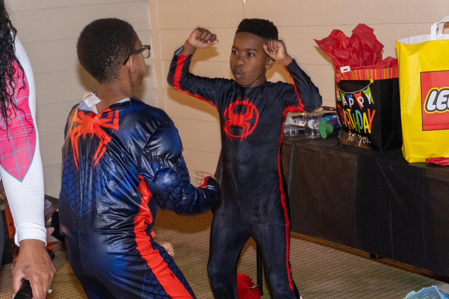 Dan-Dan and Friends Dancing: Super-Hero Dinner Party - Spider Man Dance Off